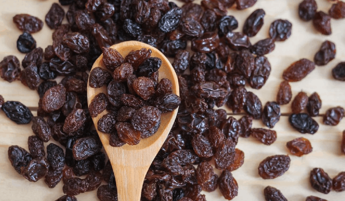 10 Amazing Benefits of Eating Raisins for Skin and Hair